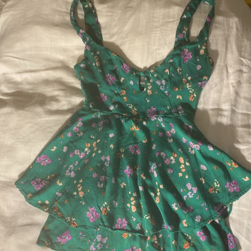 Urban Outfitters kelly green romper with flowers - Picture 7 of 10